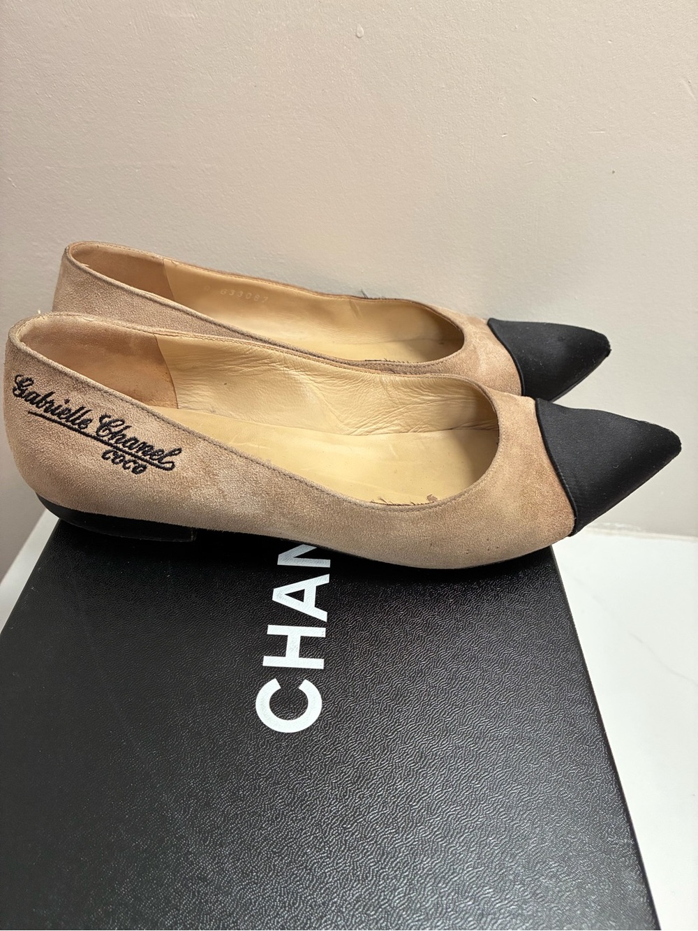 Chanel Classic Two-Tone Suede with Satin Cap-Toe Ballet Flats in Beige and Black - Picture 3 of 7